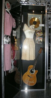 2008.3 Ausstellung Bonn Vitrine 03